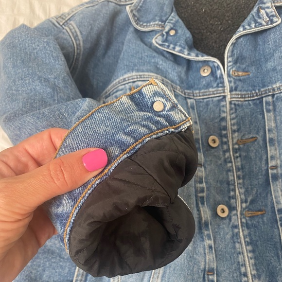 Vintage GUESS Men’s Denim Jacket! 🤠 - Picture 8 of 8